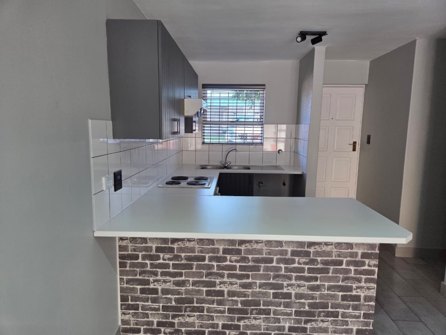 To Let 2 Bedroom Property for Rent in Oakglen Western Cape